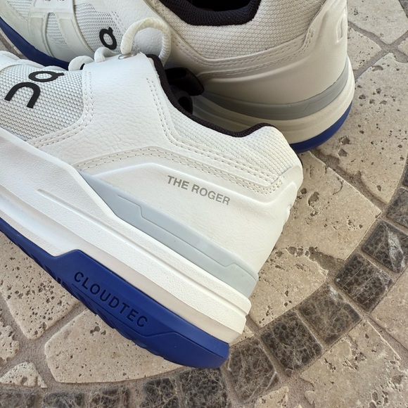 ON Rogers Pro Tennis shoes. Size Women 9 - Picture 4 of 7